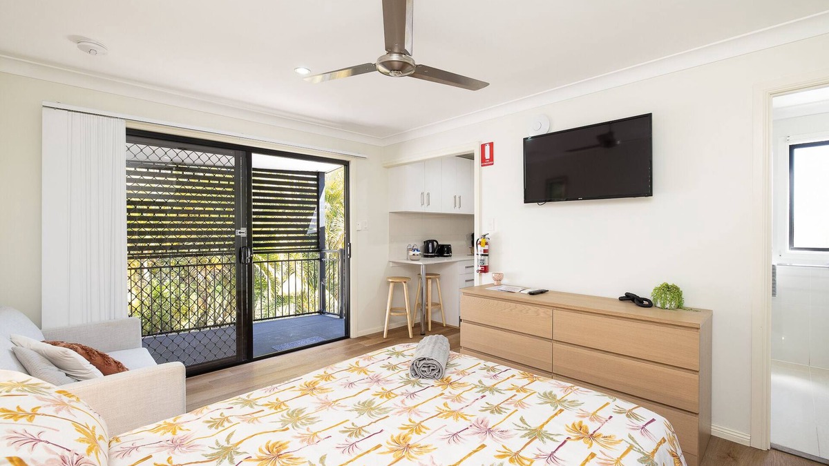 Sunnybank Apartment | Clean Studio! Train! Parking! Restaurants! 4144D0