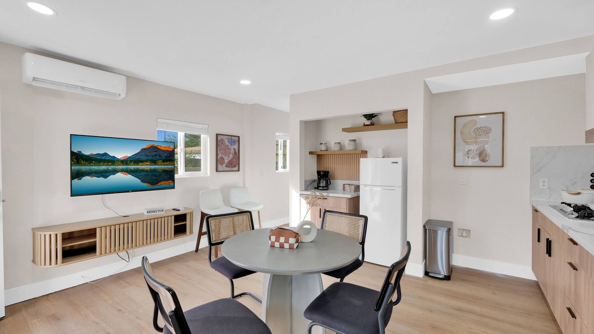 South San Gabriel House | Clean Stylish 2 Beds free parking for Small groups