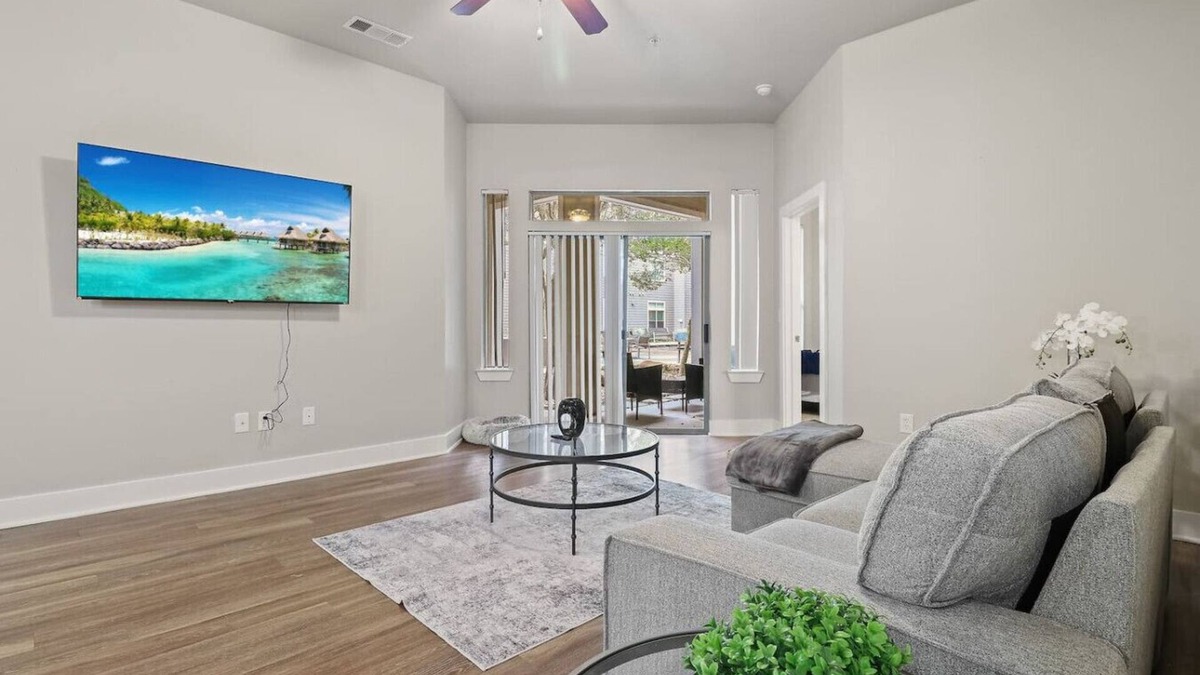 Nassau Bay Apartment | Clear Lake Stay w/Pool View: Family Friendly