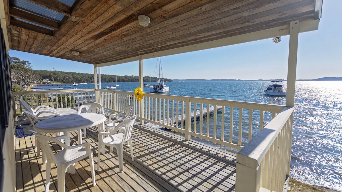 Sunshine Cottage | CLEARVIEW: A feel-good, sunny, north-facing waterfront lake house with jetty