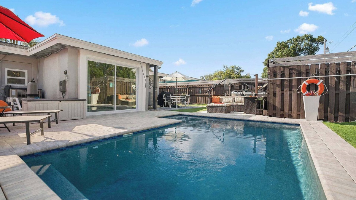 Clearwater House | Clearwater Escape Pool Spa Pet Friendly