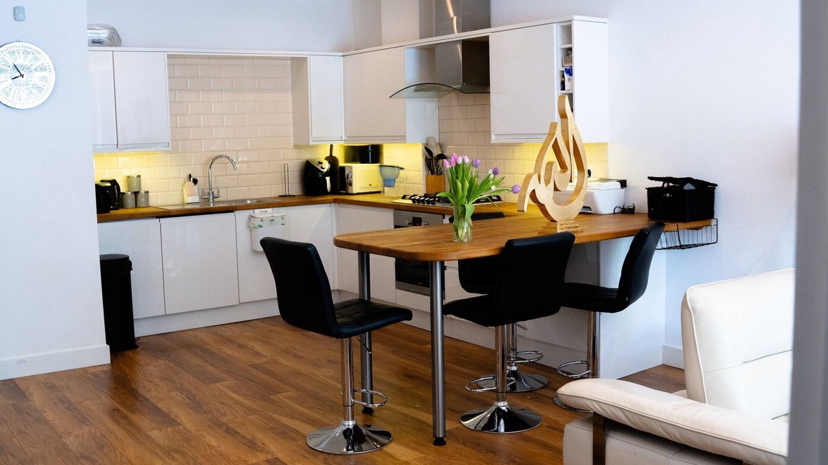 London Borough of Bromley Apartment | Cleave House - Stylish & Chic 3 Bed House Mins From Central London