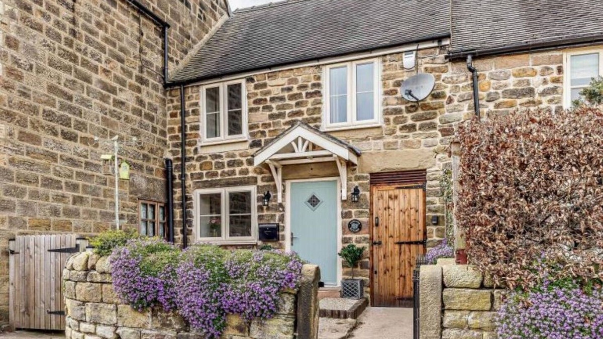 Crich Cottage | Clematis Cottage Fritchley