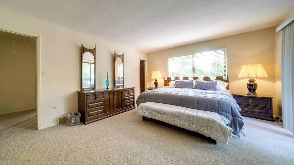 Richmond Heights Apartment | Cleveland Area Retreat Near Lake Erie
