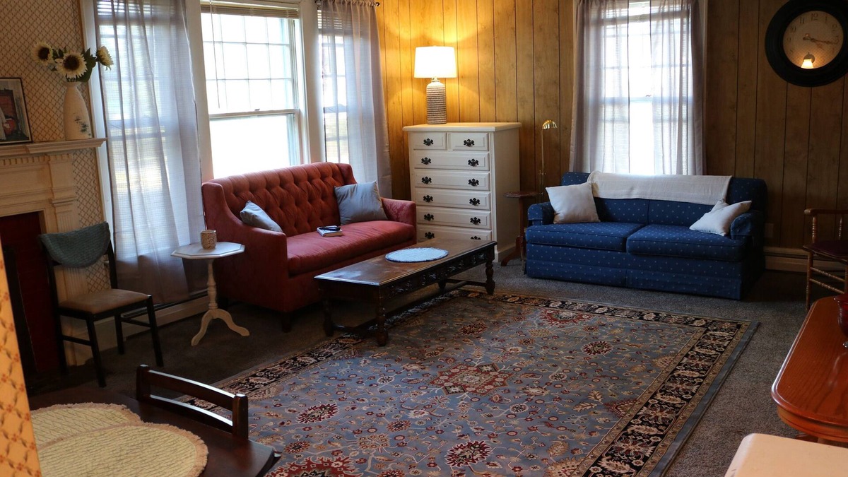 Dover Apartment | 🤓Clever Studio🍷Free Wine☕️Coffee/Tea Bar - Free Parking!