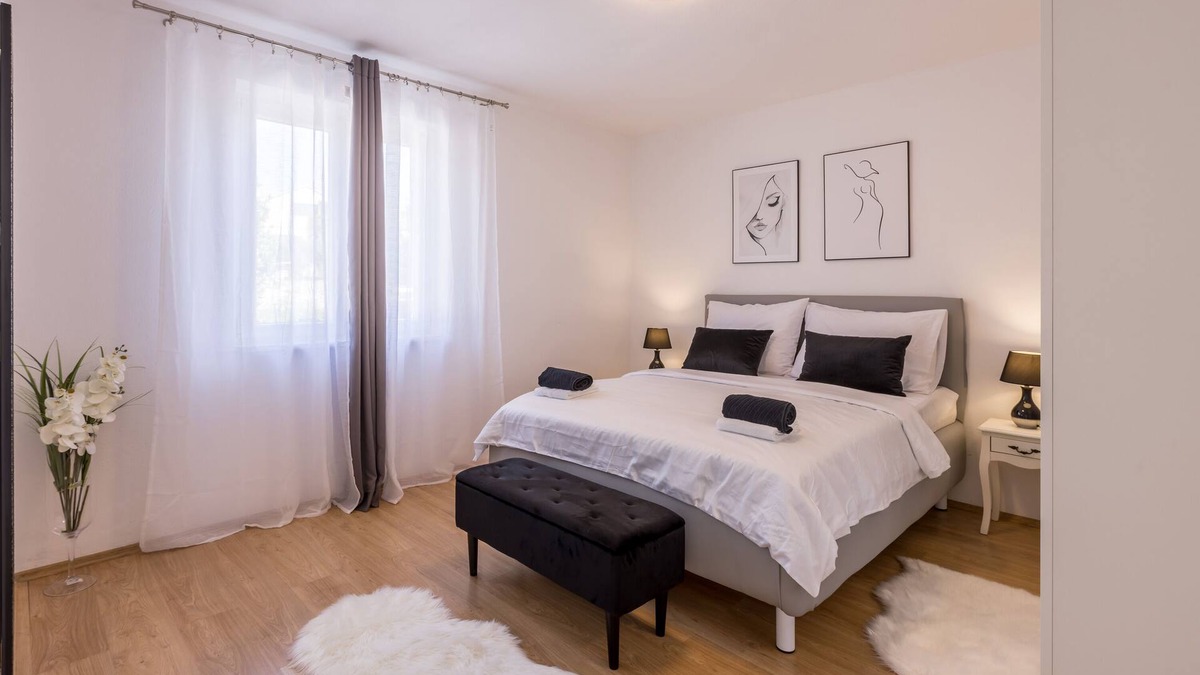 Mravince Apartment | Click Here - Get Promo Price By Inquiry - Apartments Nenna With 3 Bedrooms