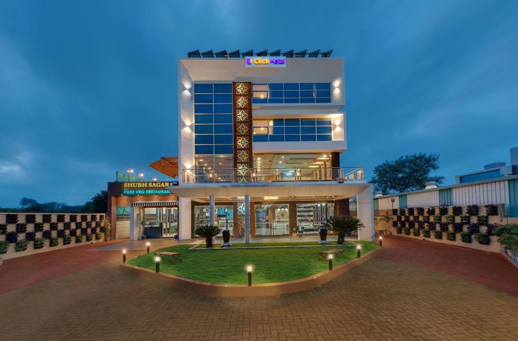 Rajgurunagar Hotel | Click Hotel Sagar Plaza Chakan, Pune