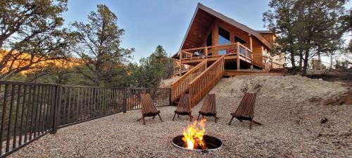 Orderville House | Cliff's Edge. New Build, Breathtaking Views, Luxury Stay Near Zion
