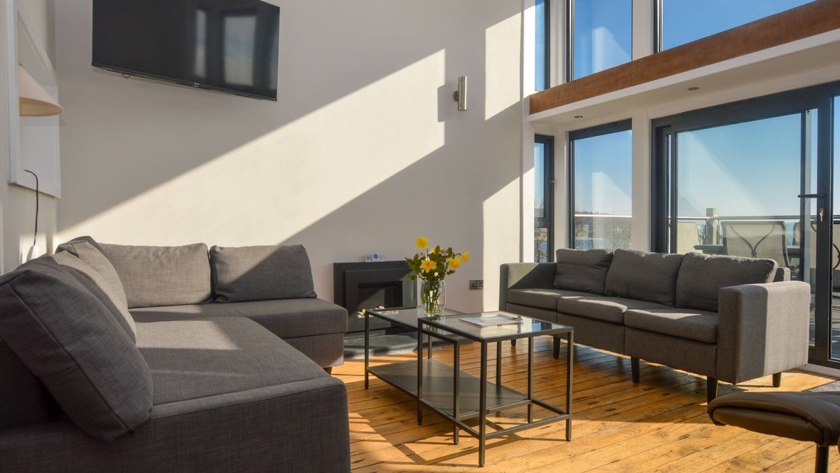 Wemyss Bay House | Cliff Top - Bubbling Springs - spectacular sea views. Sleeps 4 guests