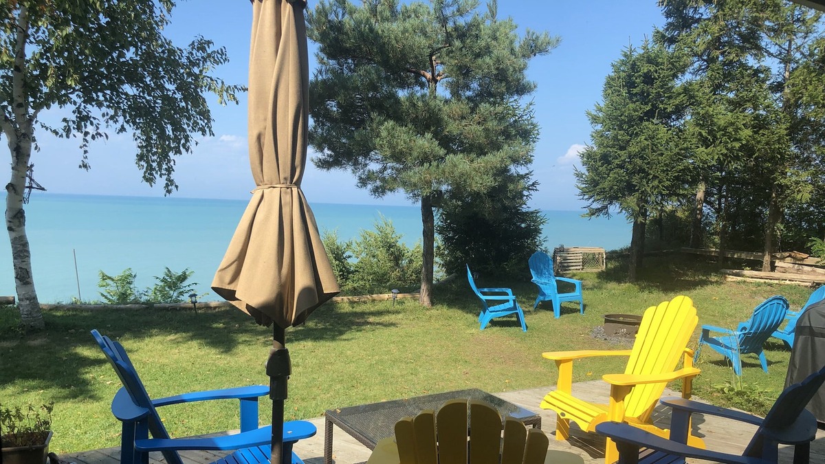Dashwood Cottage | Cliffhaven Cottage-Lake Front with beach