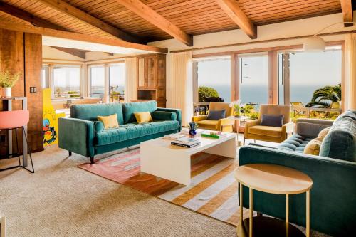 Western Malibu House | Cliffridge by AvantStay Lush Malibu Hills Estate w Breathtaking Ocean Views