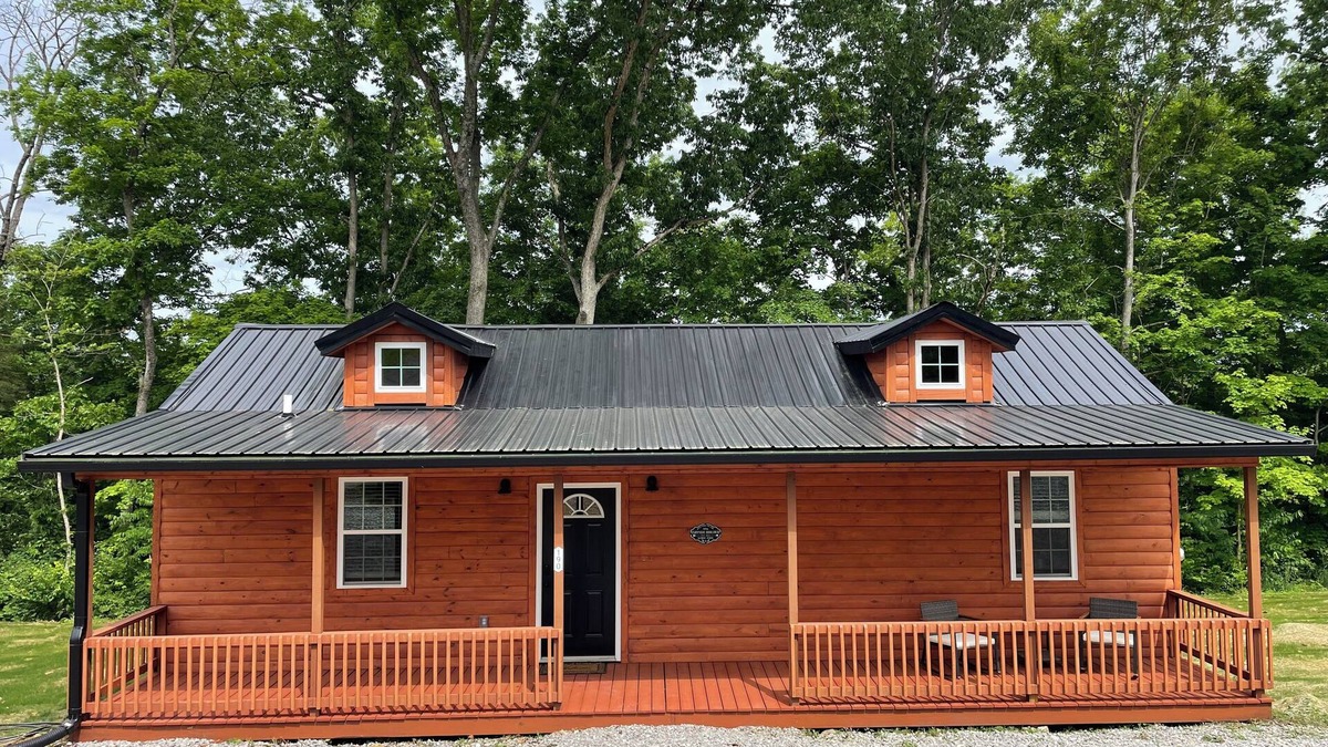 Somerset Cabin | Cliffside Hideaway-New custom cabin, 3 boat ramps, walk to 5 restaurants/bars
