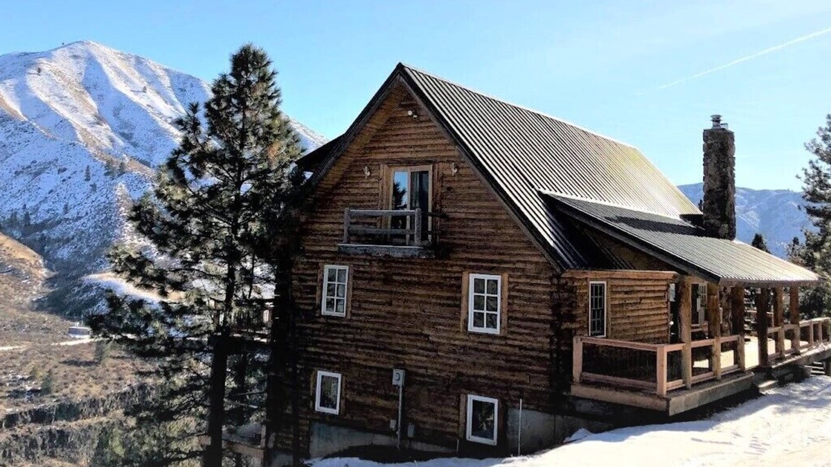 Boise Cabin | Cliffside Log Cabin w/ Large Deck for Enjoying Spectacular Views & Wildlife