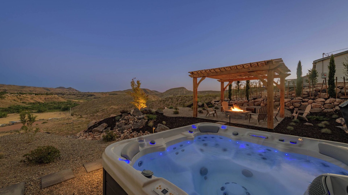 Toquerville House | Cliffside Modern Villa - Lower Level