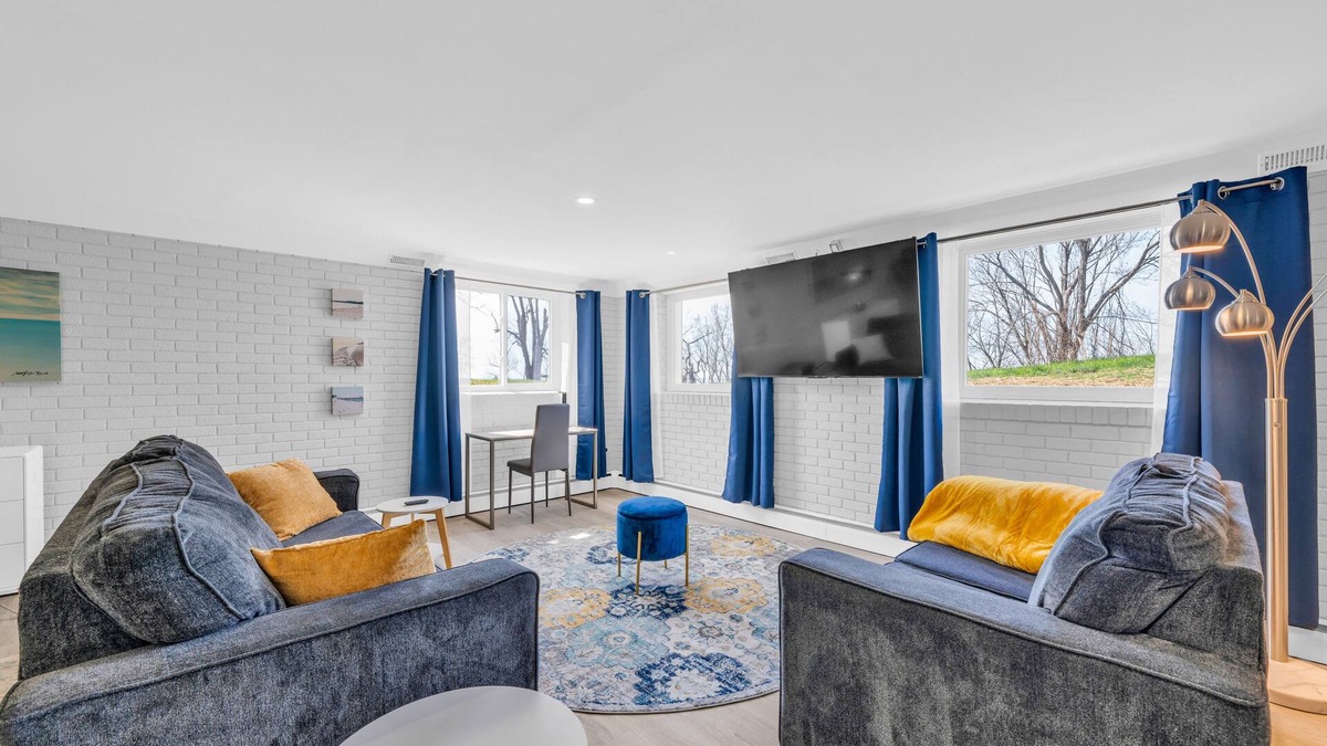 Leamington Apartment | Cliffside Suite #3 - Seacliff Beach Suites