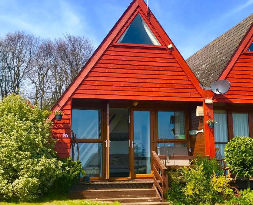 Martin Apartment | Clifftop Chalet With Pool