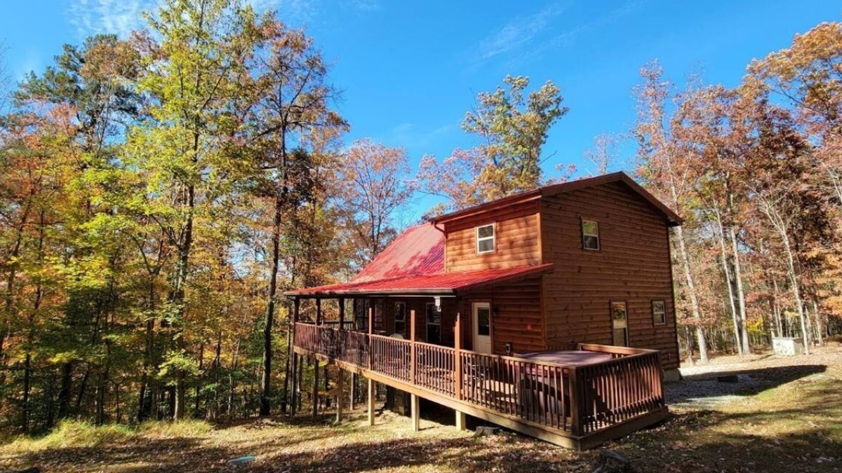 Rogers Cabin | Cliffview Resort Cabin with Hot Tub, Wi-Fi, Awesome Screened Porch, Gas Grill.