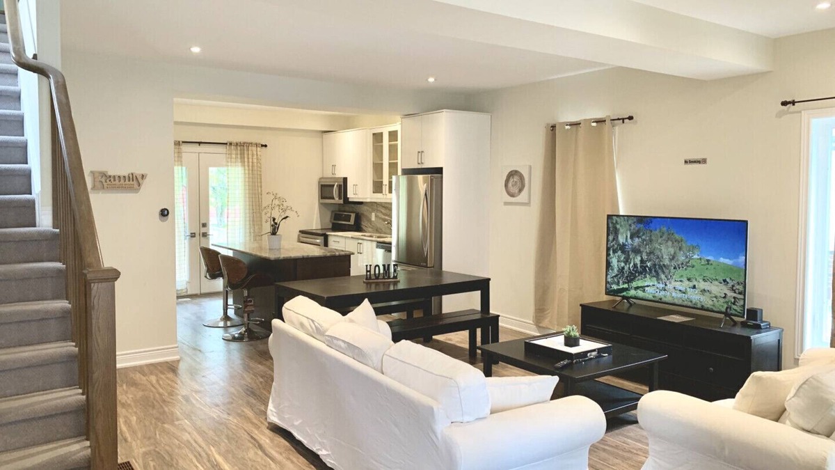 Niagara Falls Villa | CliftonHillLuxuryRetreat-4Brs/8Beds/WalkToFalls