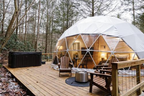 Campton House | “Climber's Den” Rare Cliffside Stay w/HotTub RRG