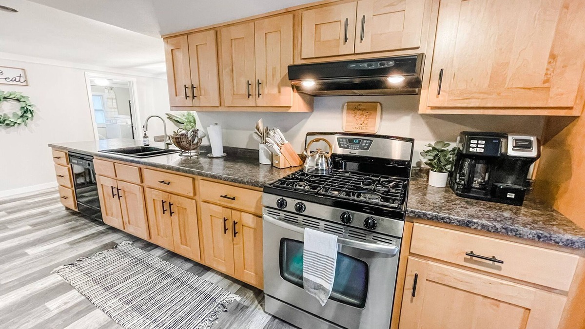 Clintonville House | ⭐️ Clintonville! Quaint Stay on Quiet Street! 2 bed/1 bath!