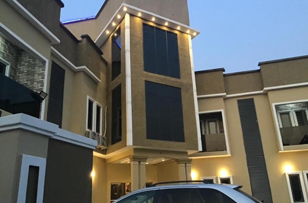 Ekrokpe Hotel | Clique Court Hotel & Suite