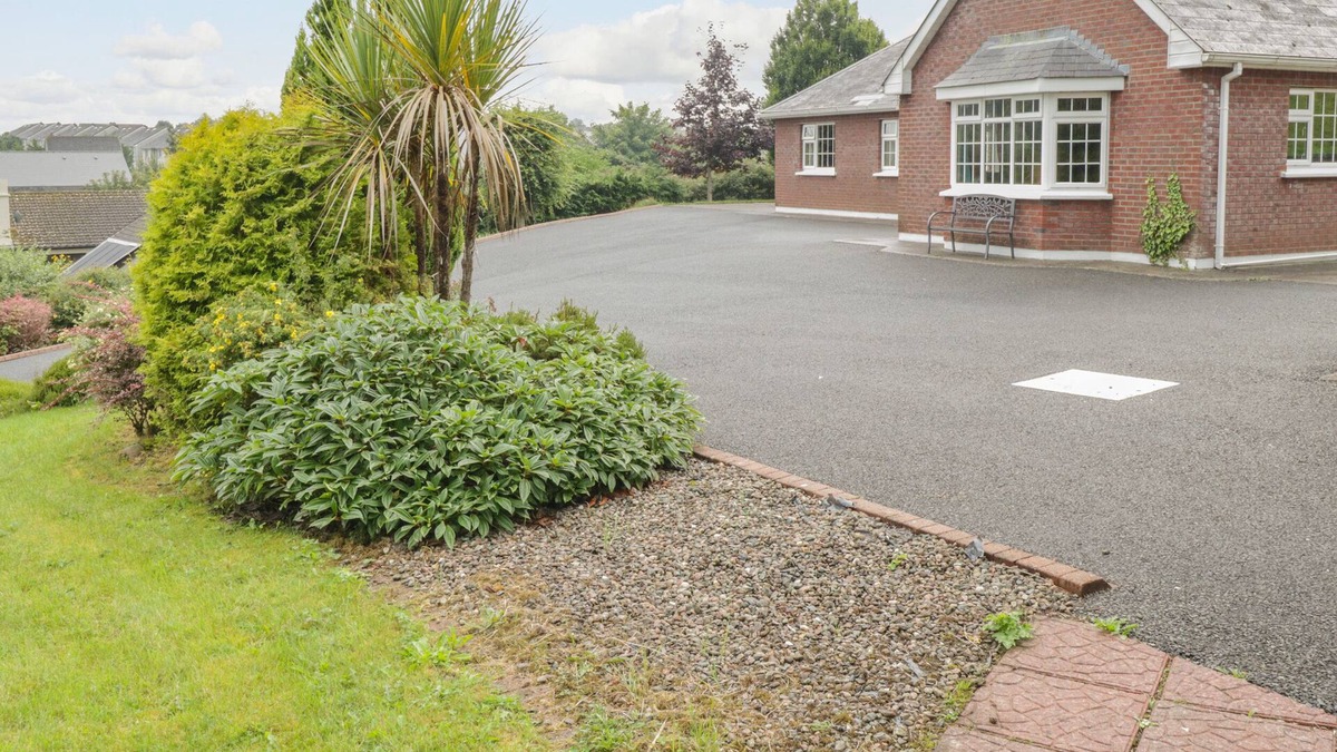Collooney House | CLODAGH'S COTTAGE, family friendly in Collooney, County Sligo