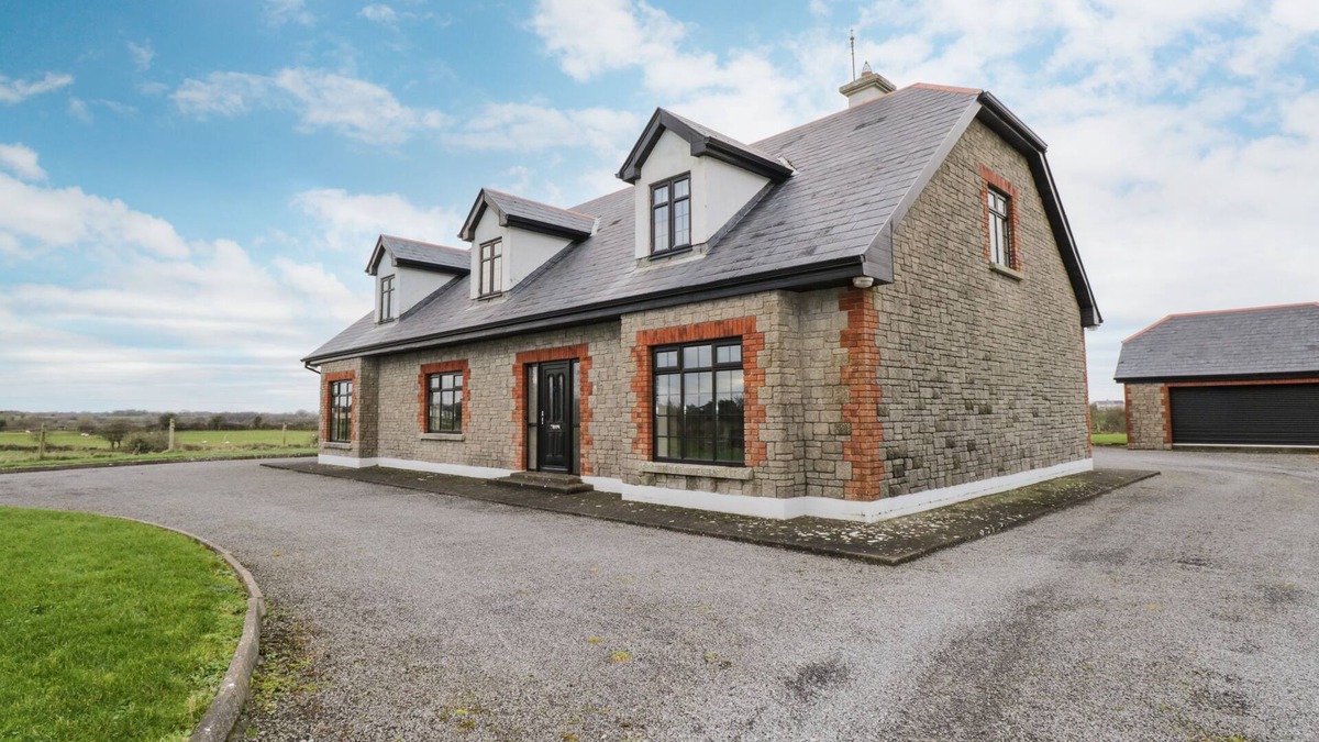 Ballinrobe Cottage | CLOONACASTLE COTTAGE, family friendly in Ballinrobe, County Mayo