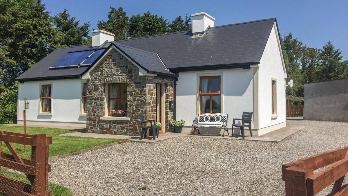 Cloonkee Cottage | CLOONKEE COTTAGE, family friendly in Ballina, County Mayo