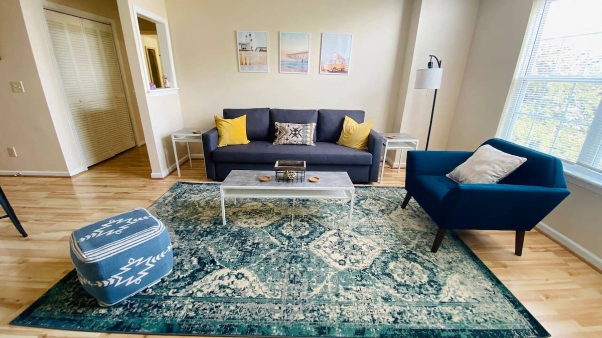 North Camellia Acres Apartment | Close 2 East Beach, EOV, King Bed, Top Floor