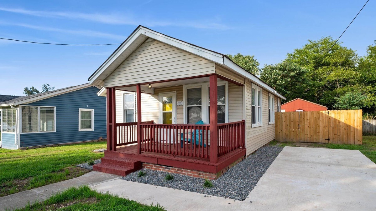 Buckroe Beach House | Close Beach Access - 150 Yards to Fishing Pier!