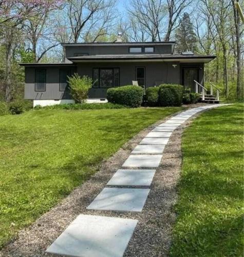Teall Beach House | Close-Lake, 3 Brothers, Dwntwn,Wifi, Self Checkin