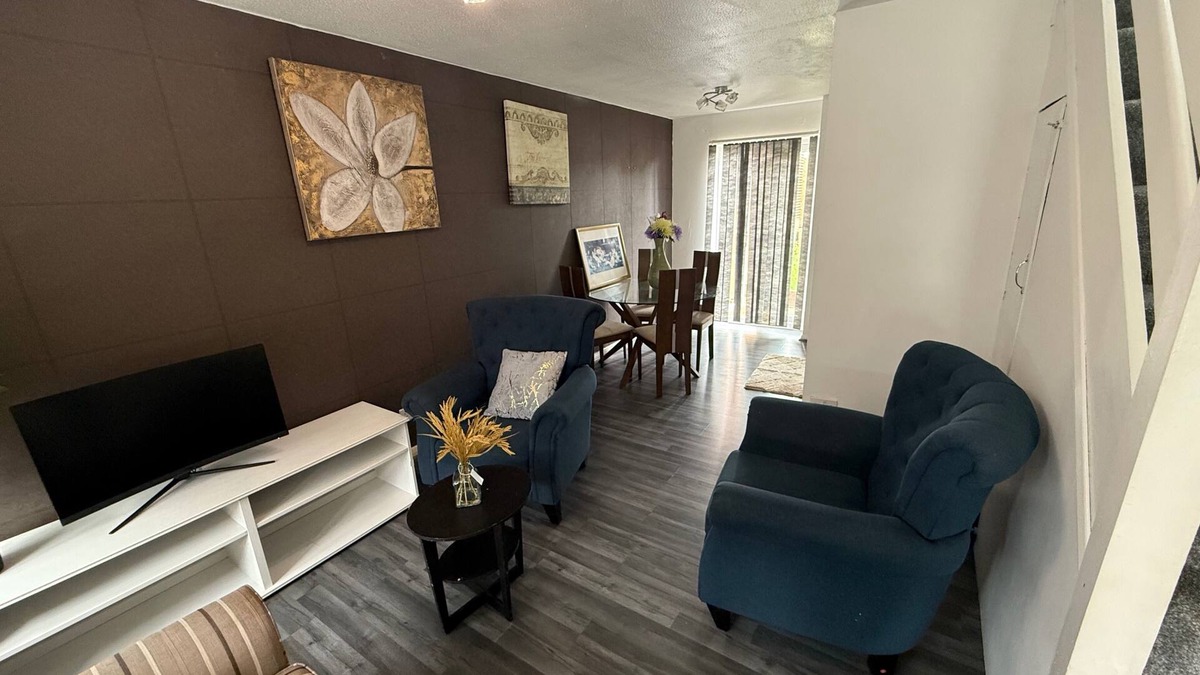 Thamesmead House | Close London City Airport- PetOK - Free Parking
