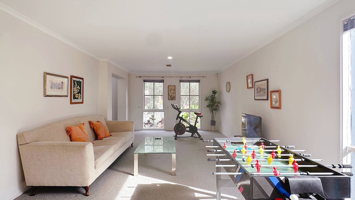 Hillside House | Close to Airport & Mel CBD/Organ Pipes National Park/Fig