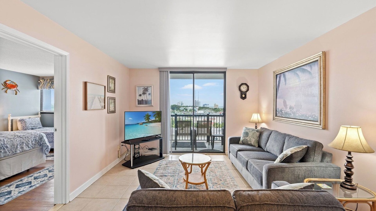 Myrtle Beach Condo | Close to Attractions - Holiday Towers 808