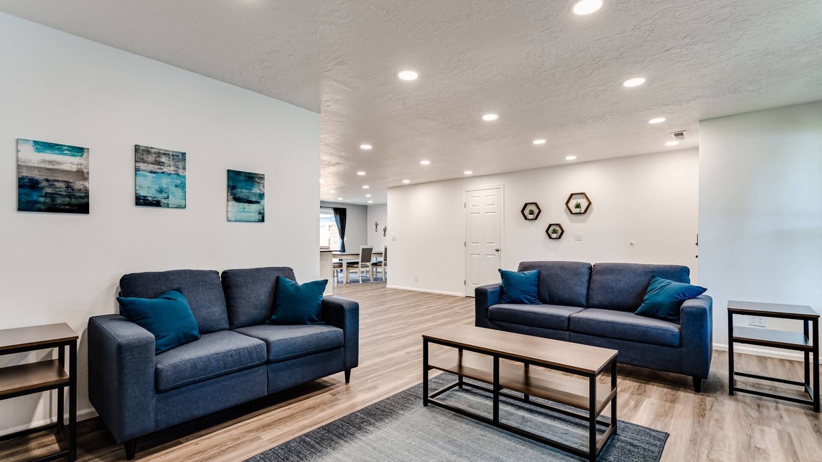 Harlow House | Close to Autzen, Hayward, & Hospitals
