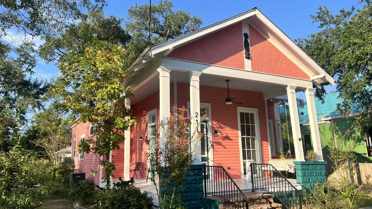 Old Town Cottage | Close to Beach, Depot District, Renovated Historic Home, WiFi, Near restaurants