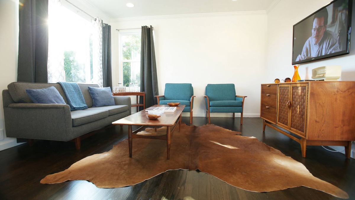 Mar Vista House | CLOSE TO BEACH! Family friendly. 2 Private outdoor Patios & Free parking