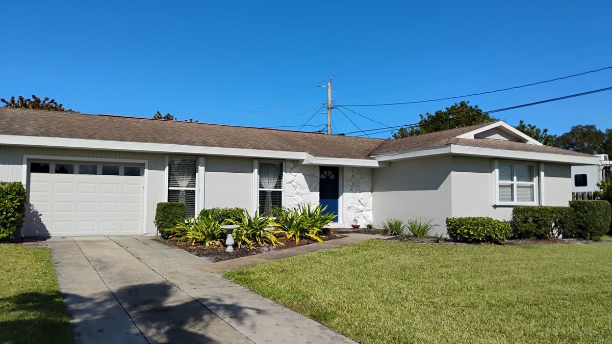Interchange Square House | Close to Beach Hiking Boating and Biking
