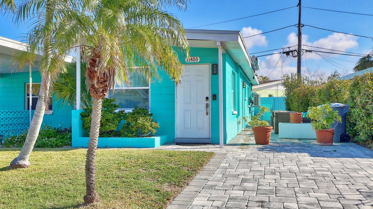 Capri Isle House | 🌴 Close To Beach ☀ Shore Thing Duplex 🐬 Easy Island Access