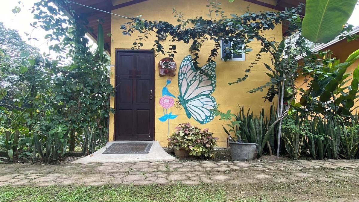 San Carlos House | Close to beaches, mountains, waterfalls. Great for nomads. Quiet/rural town.