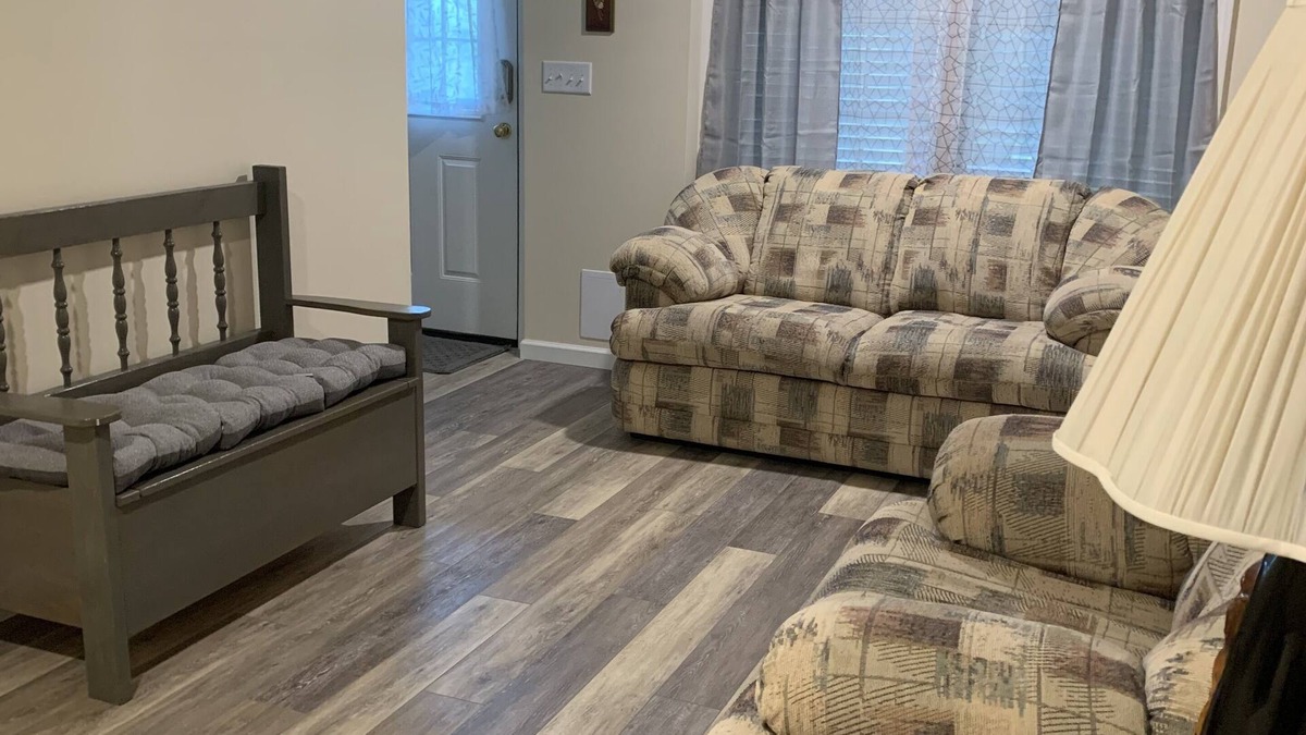 Johnson City Apartment | Close to Brights zoo, close to Jonesborough and Bristol Race, Freedom Hall