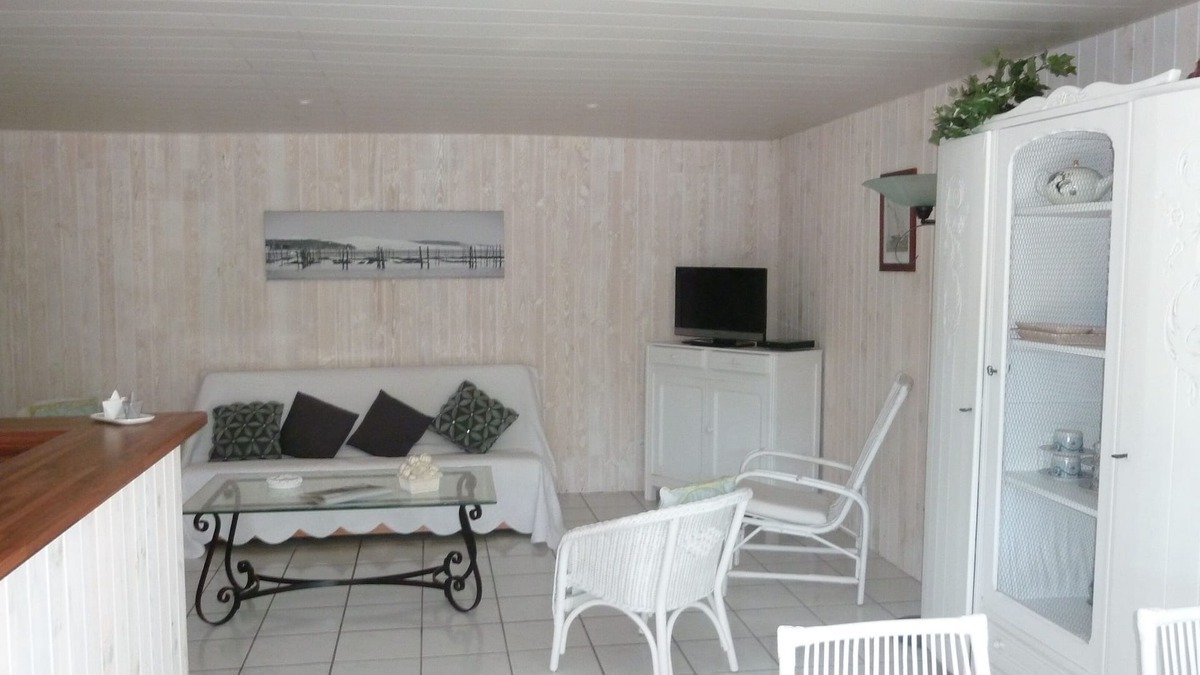 Lege-Cap-Ferret Apartment | Close to Cap Ferret Comfortable independent apartment with garden