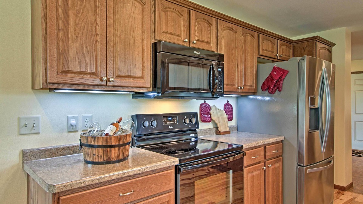 Mauston Other | CLOSE TO CASTLE ROCK LAKE AND WI DELLS! GREAT FOR GROUPS OR MULTIPLE FAMILIES