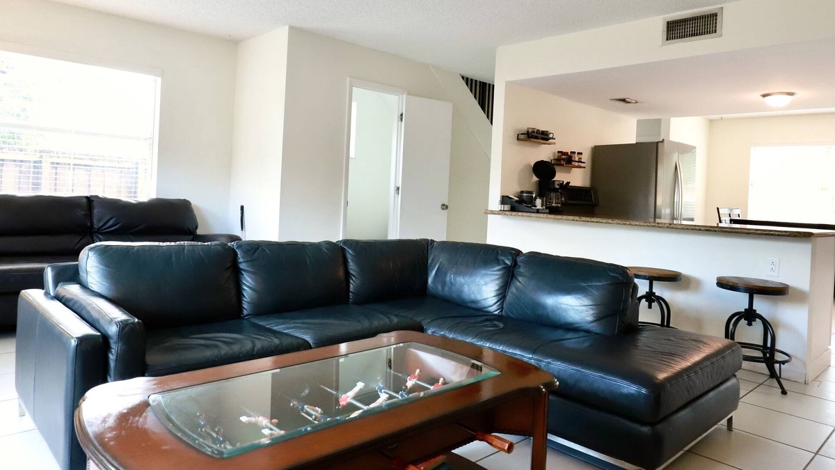 River Oaks House | Close to Cruise Port, Airport, Downtown, and Beaches