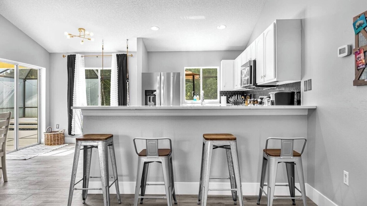 Thousand Oaks House | Close to Disney, 3 bed, 2 bath, Heated Pool, Jacuzzi, Pets ok, Game room