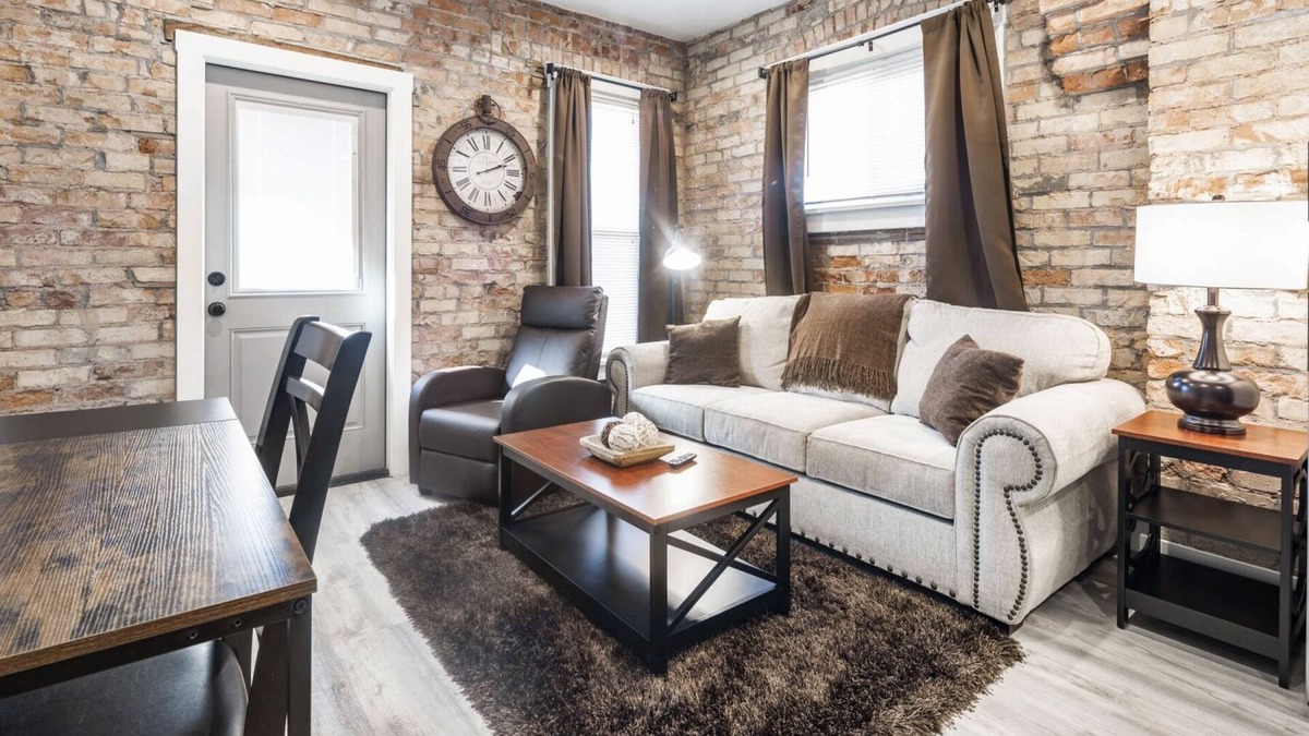 Central City Apartment | Close To Downtown Comfy 1 Bed 1 Bath Apartment