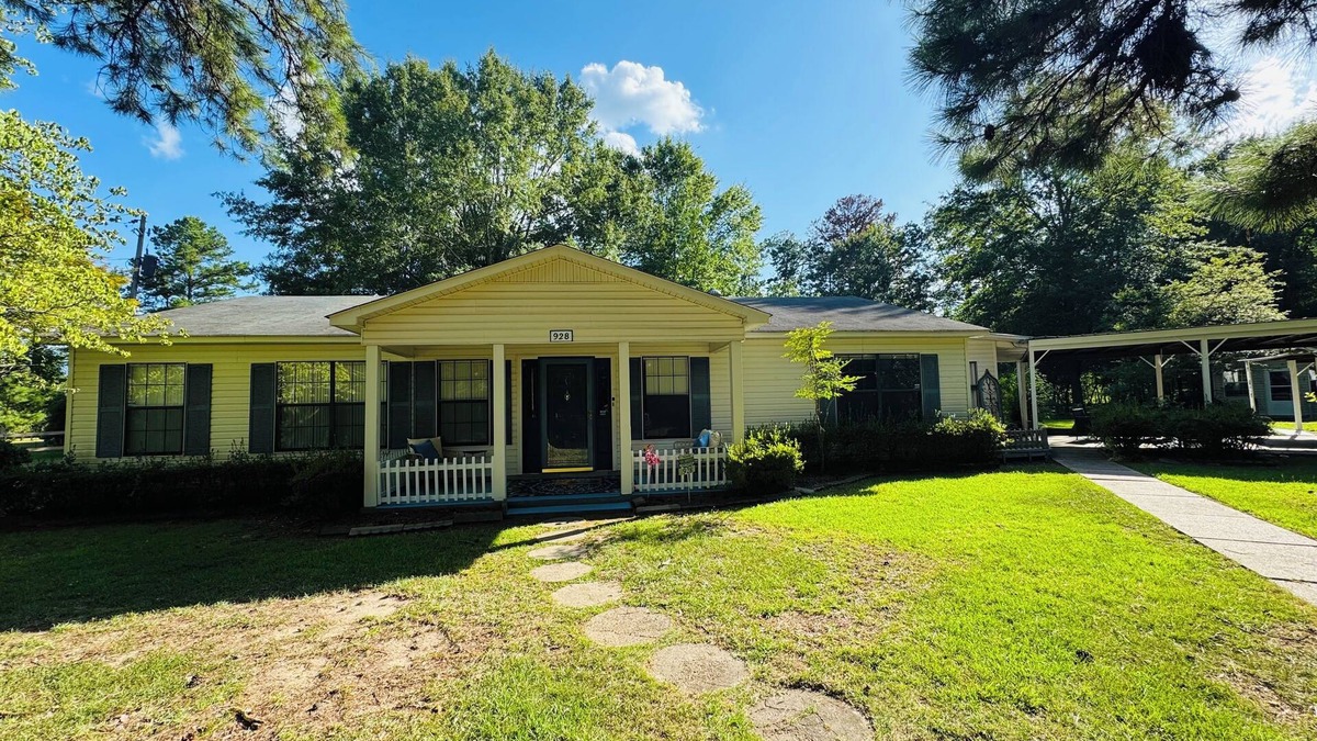 Camden House | Close to downtown Camden! Sleeps 6