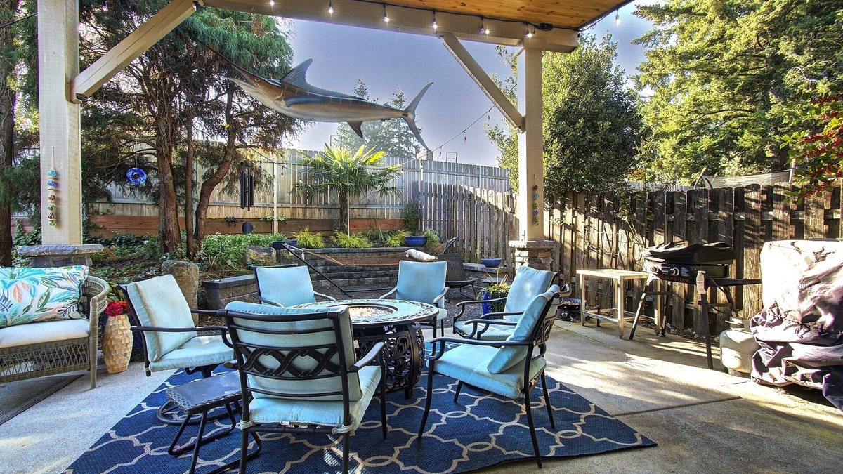 Northwest Vancouver House | Close to Downtown*Luxe-Beautiful Shower-Pets!