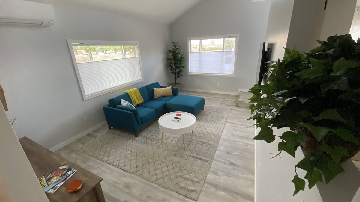 Larkspur House | Close to Downtown, Newly Renovated, Walk to Shopping, Dining, Drinks