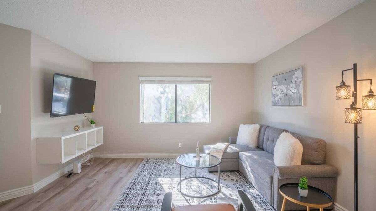 Cox Heights Apartment | Close to DT | Pool, Gym, Balcony, Parking, W/D
